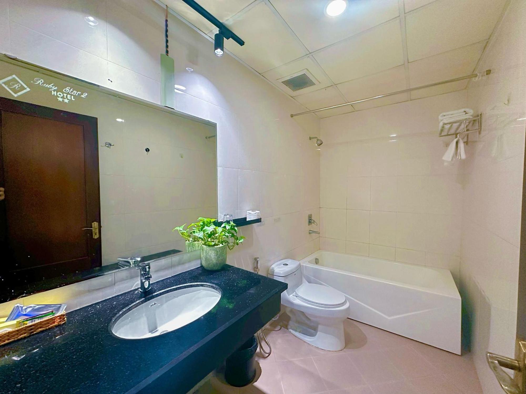 Ruby Star Hotel- Near Ben Thanh Market Ho Chi Minh-stad Buitenkant foto