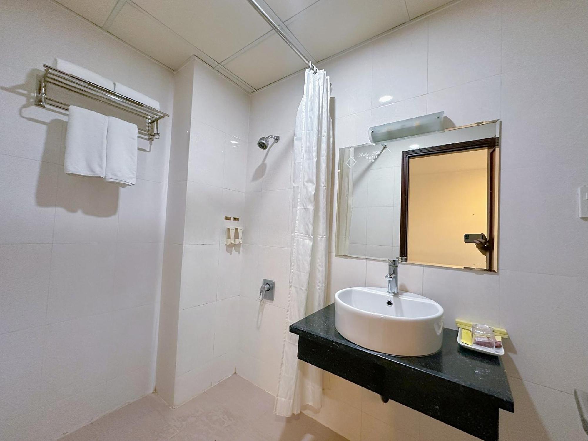 Ruby Star Hotel- Near Ben Thanh Market Ho Chi Minh-stad Buitenkant foto